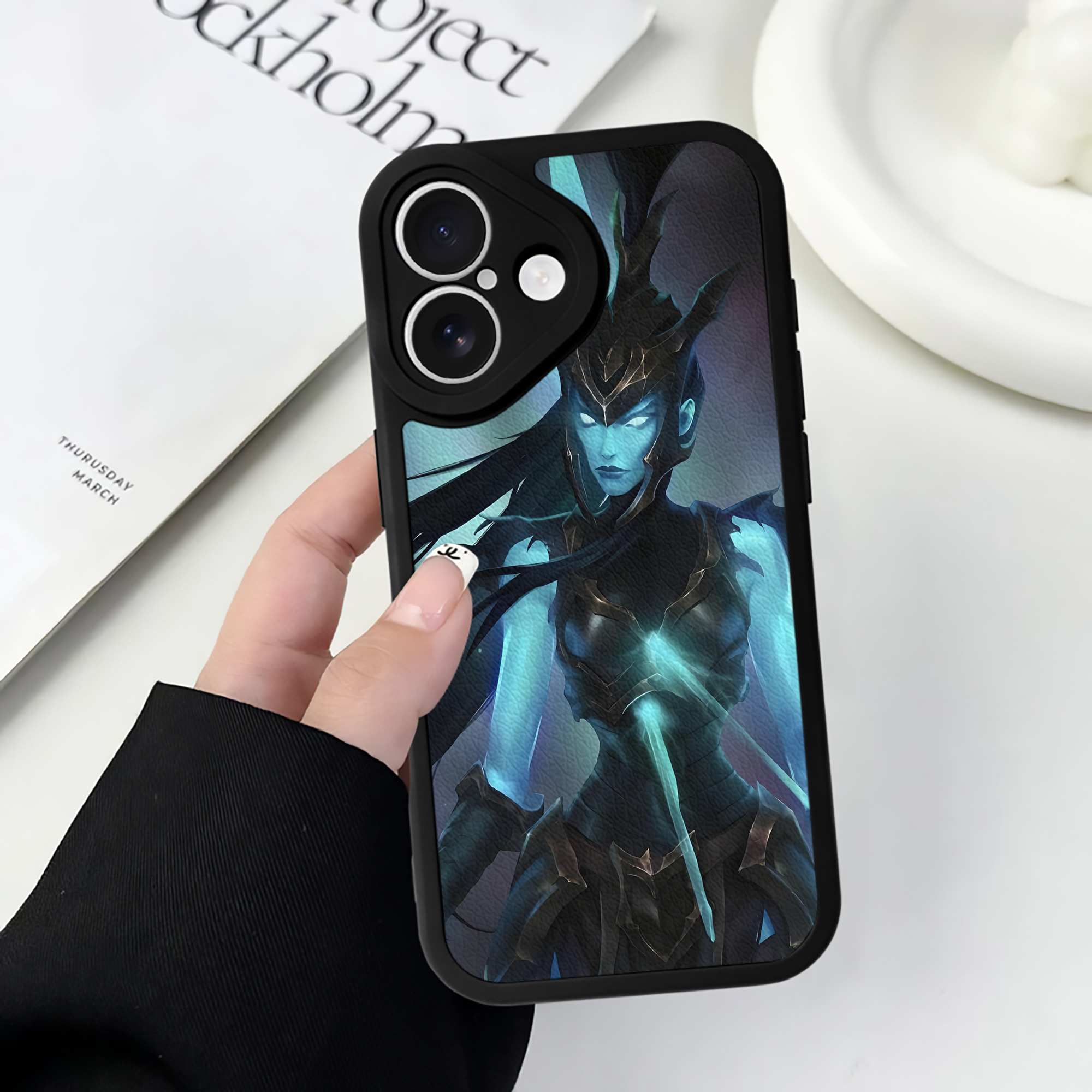 リーグ・オブ・レジェンド League of Legends LOL 【iPhone 16シリーズ対応】シリコンスマホケース（レザー調） 材質：シリコン